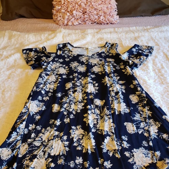 🌼Floral Cold Shoulder Blouse🌼 - Picture 3 of 6